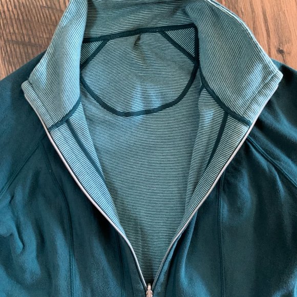 Women's Teal Solid/ Teal & Blue Striped Reversible Long Sleeve Jacket with Zip - Picture 4 of 7